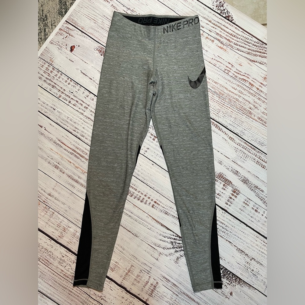 Nike Pro Women’s gray leggings. Size XS.